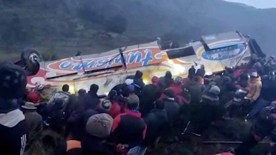 Boliviyada yol qəzasında bir ailənin 11 üzvü həlak olub