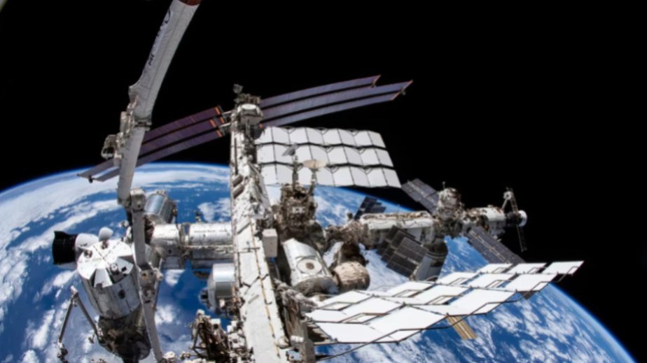 NASA send 4 astronauts back to Earth in first medical evacuation