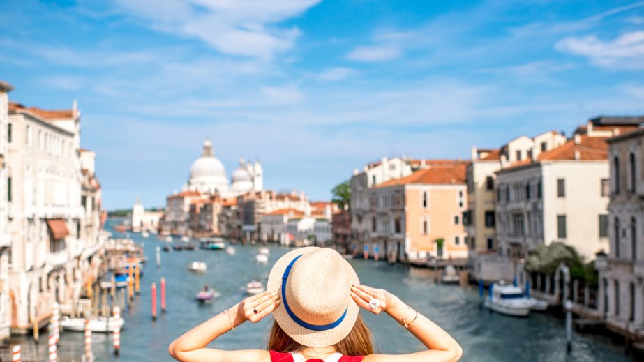 Avropanın turizm obyektlərində gecələmələrin sayı rekord göstəriciyə çatıb