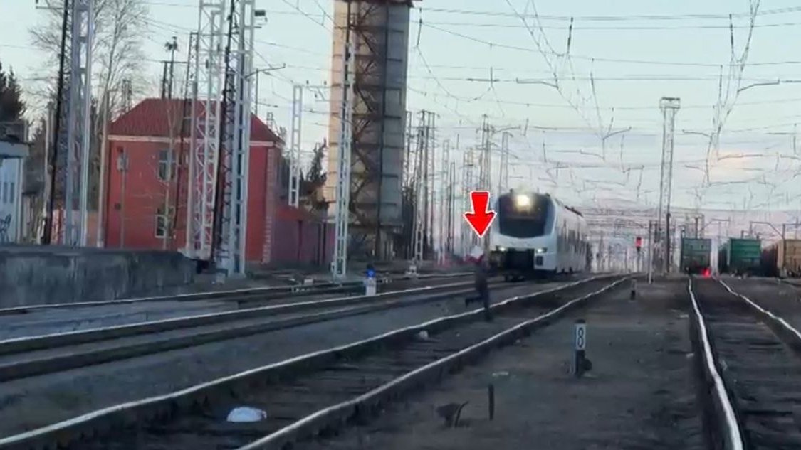 Ötən il qatar qarşısına çıxan 8 nəfər həyatını itirib