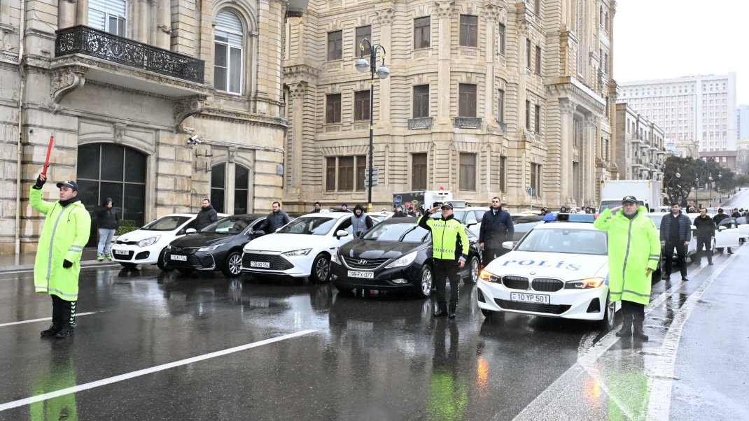 Azərbaycanda 20 Yanvar şəhidlərinin xatirəsi bir dəqiqəlik sükutla yad edildi