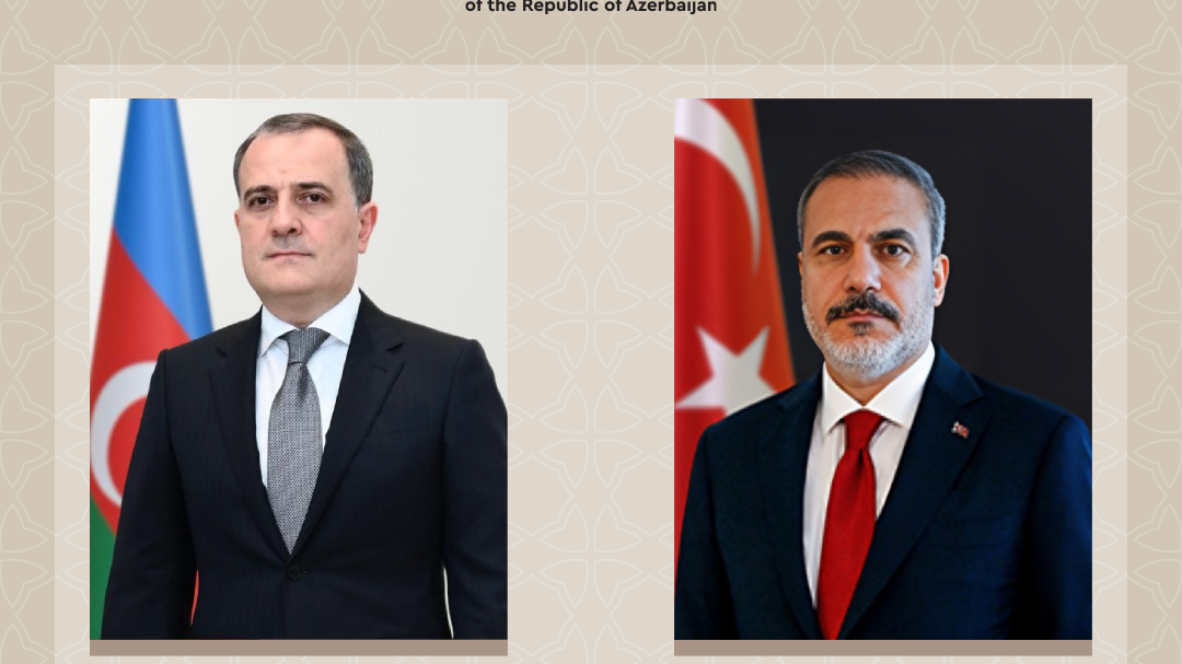 Azerbaijani, Turkish FMs confer on normalization process with Armenia