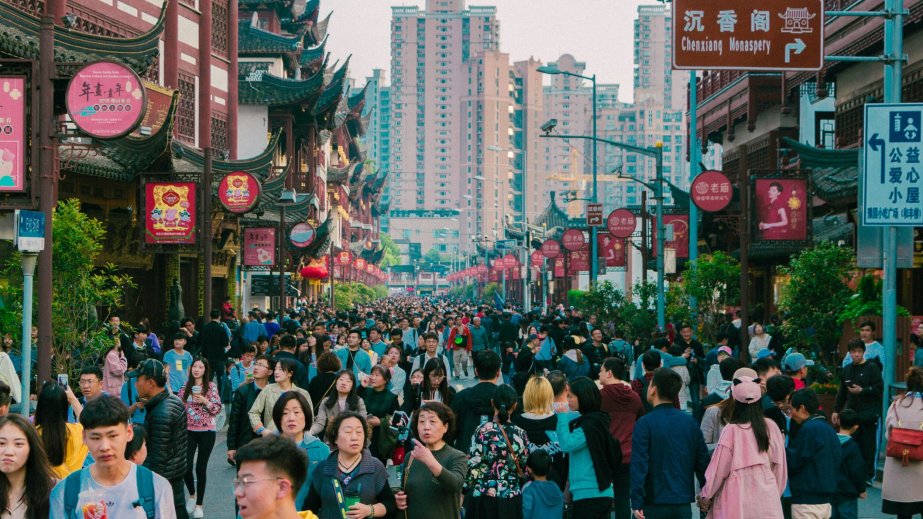 Çində əhalinin sayı azalır