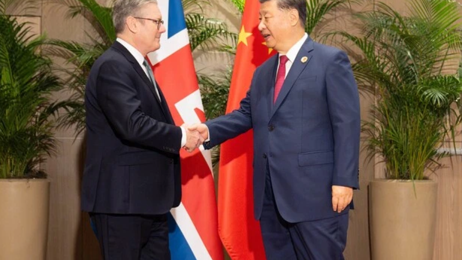 Britaniya Çin ilə əlaqələri gücləndirir