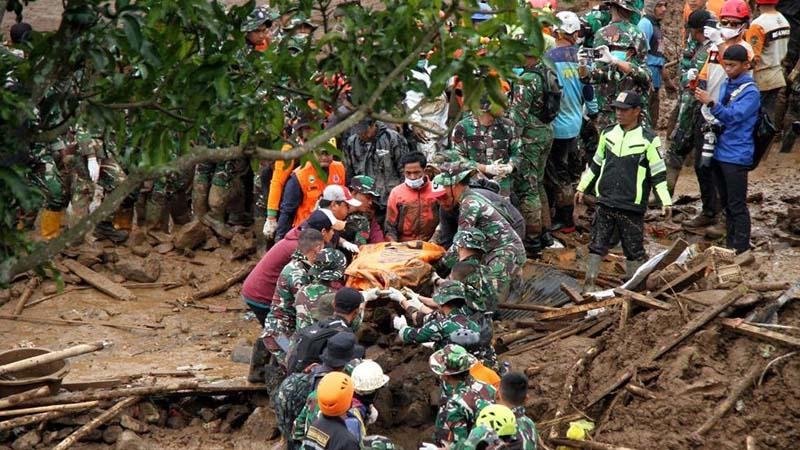 Endonezya'daki toprak kaymasında hayatını kaybedenlerin sayısı 53'e yükseldi