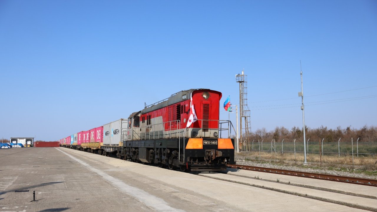 Poti–Bakı ekspres blok-qatarı yola salındı