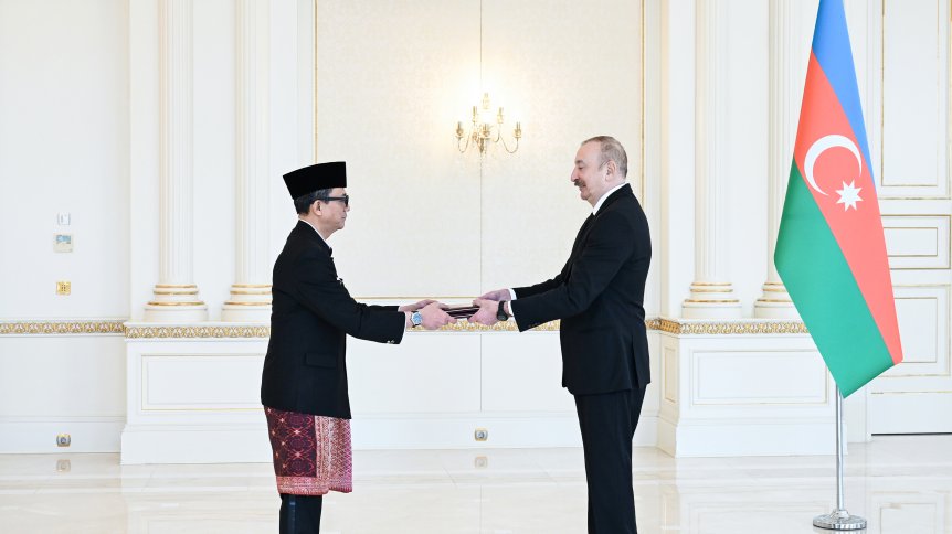 President Ilham Aliyev accepts credentials of Indonesia's newly appointed ambassador