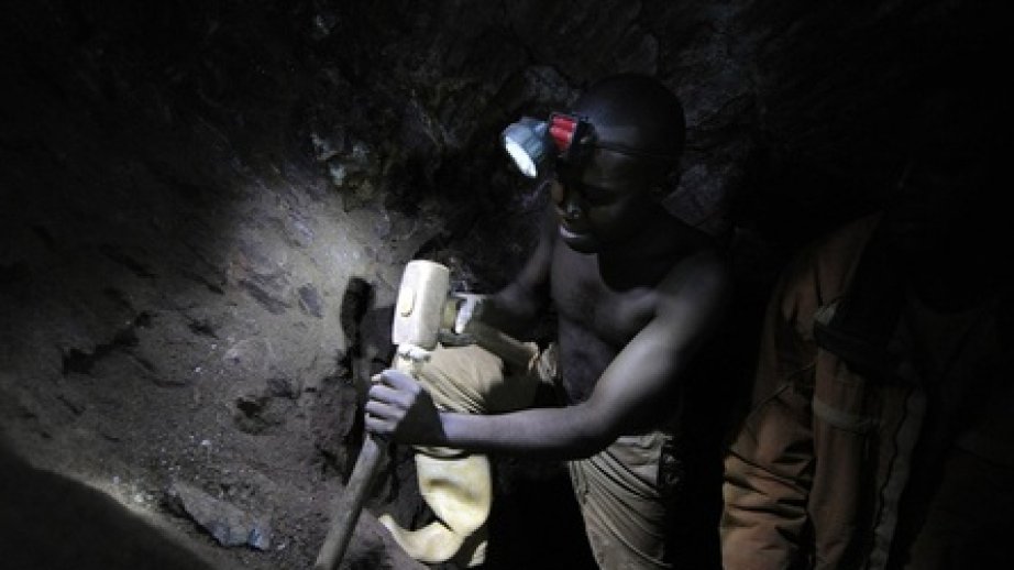 Konqoda mədənin çökməsi nəticəsində azı 227 nəfər ölüb