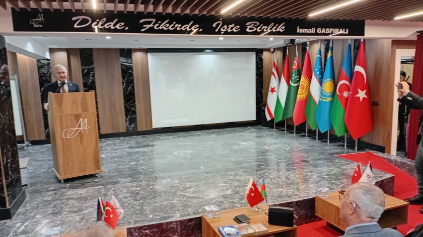 Türkiyənin tanınmış siyasətçi və alimləri təltif olunublar