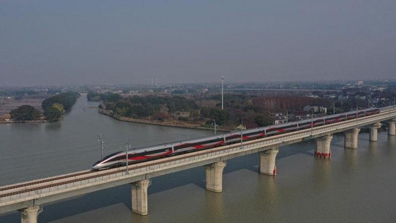 Çin'de demir yolu köprüsü çöktü: 5 ölü