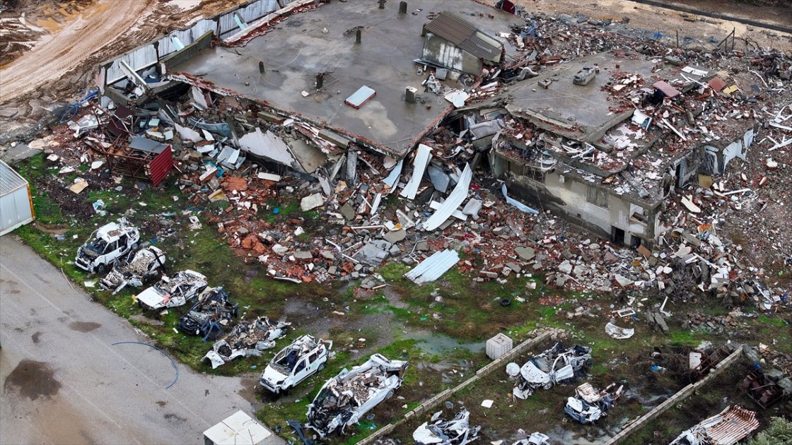 “Əsrin fəlakəti”: Türkiyədə 2023-cü il zəlzələlərinin 53 mindən çox qurbanı anılır