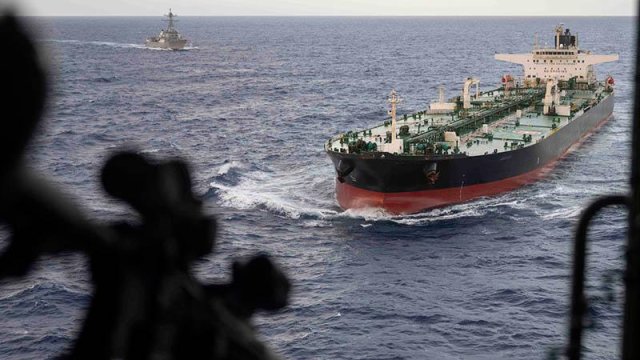 ABD güçleri Hint Okyanusu'nda petrol tankerine el koydu