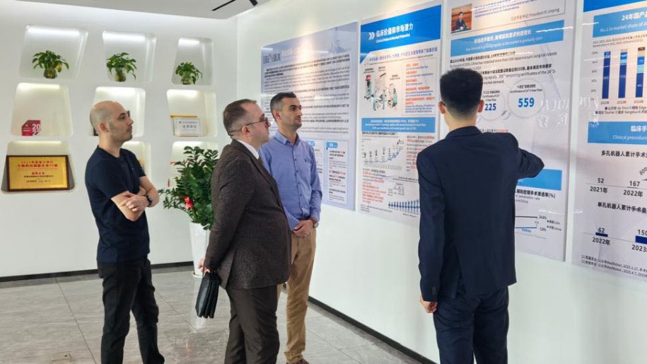 Azərbaycanlı cərrah-uroloq çinli alimlə birgə tədqiqat aparacaq