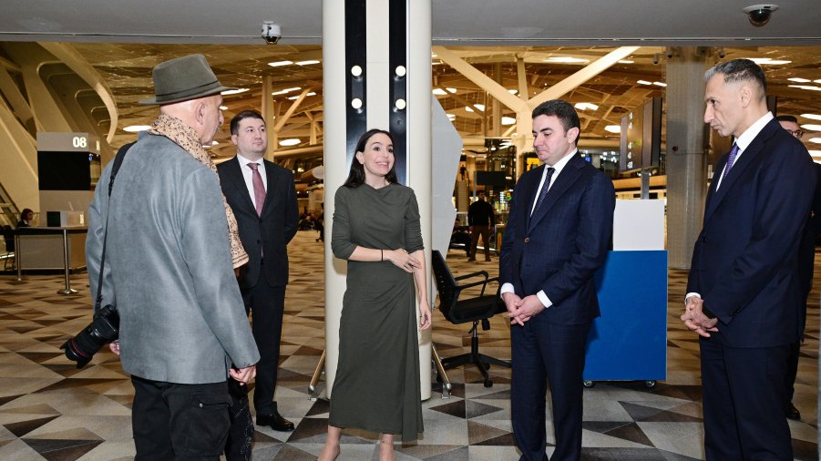 Renowned photojournalist Reza Deghati’s "Rising Light" exhibition opens in Baku