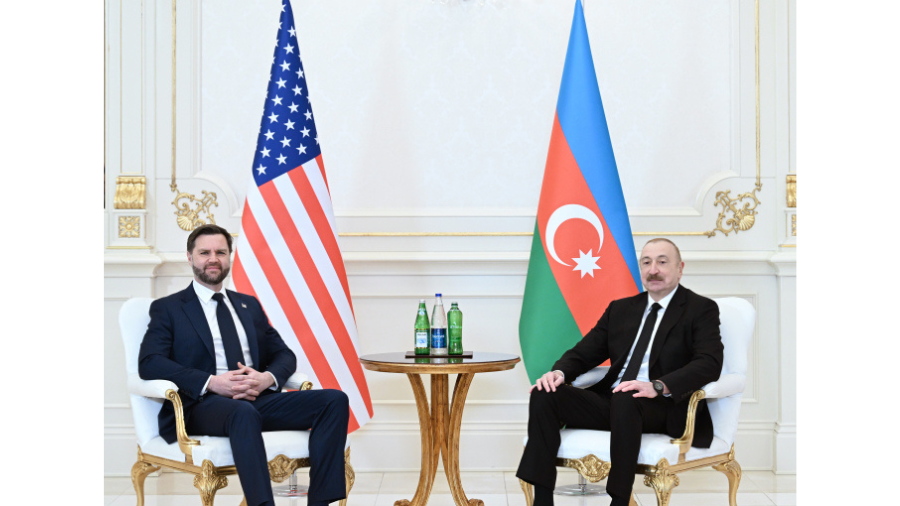 Prezident İlham Əliyevin Amerika Birləşmiş Ştatlarının Vitse-prezidenti Ceyms Devid Vens ilə məhdud tərkibdə görüşü başlayıb