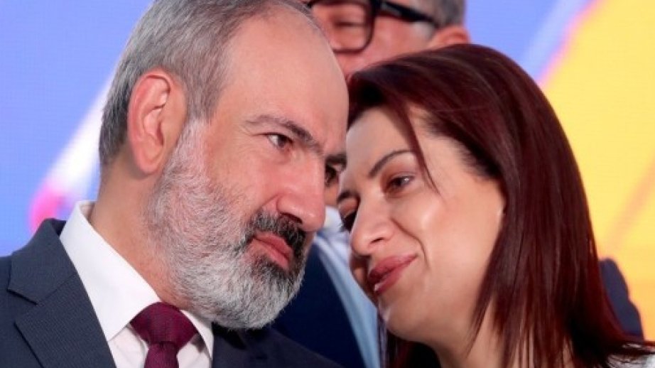 Nikol Paşinyan Anna Akopyan ilə rəsmi nikah müqaviləsi bağlayıb