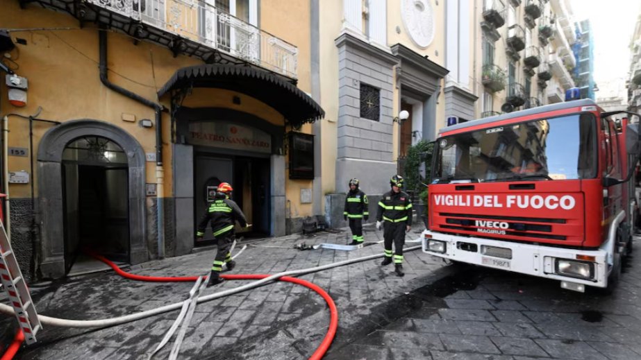 İtaliyanın Neapol şəhərindəki tarixi Sannazaro Teatrı yanğın nəticəsində tamamilə məhv olub