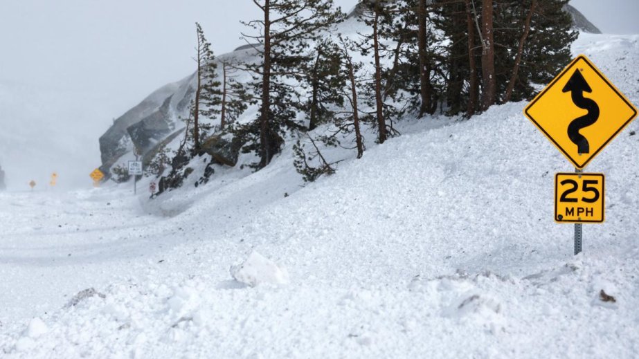 ABŞ-də qar uçqunu nəticəsində 10 xizəkçi itkin düşüb
