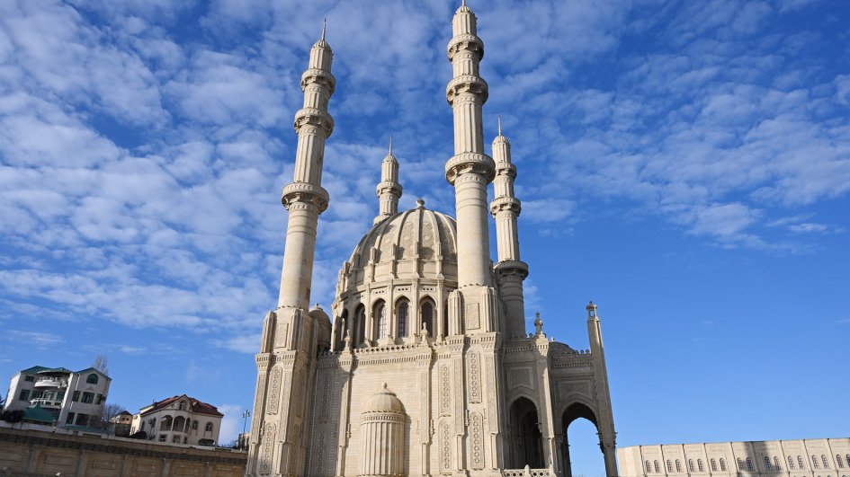 Cənubi Qafqazın ən böyük dini kompleksi - Heydər məscidi