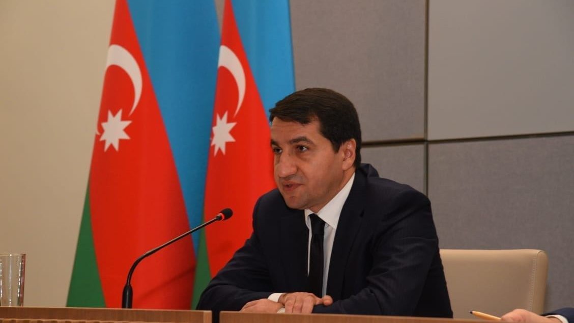 Ağır hərbi cinayətlərdə ittiham olunan şəxslərin azadlığa buraxılması tələbi etik deyil - Hikmət Hacıyev