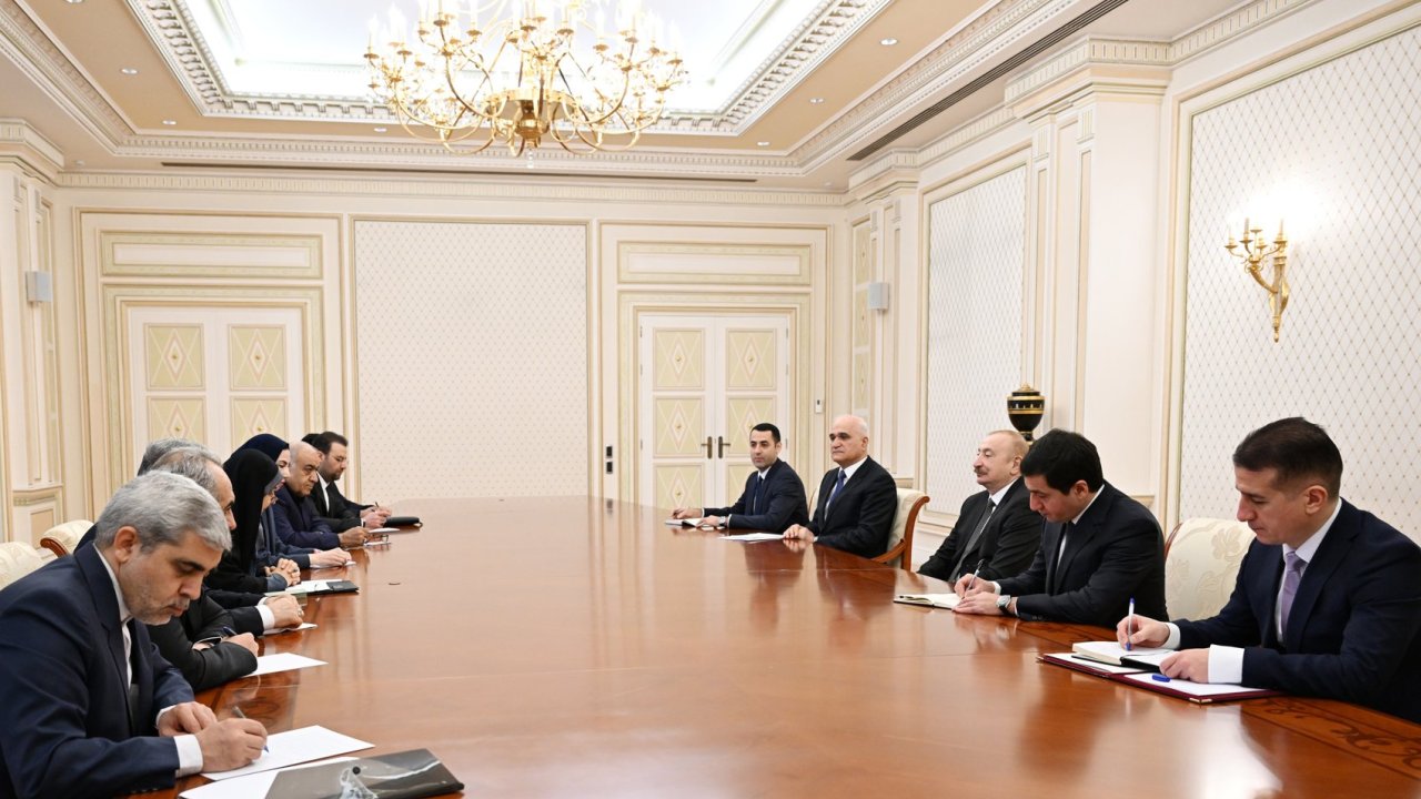 President Ilham Aliyev receives delegation led by Iranian Minister of Roads and Urban Development (PHOTO/VIDEO)