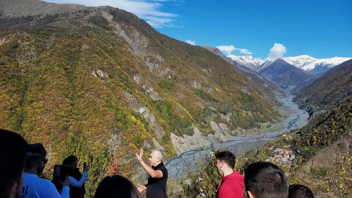 Azərbaycanın turizm bələdçiləri xarici qonaqların dilində danışa bilirmi? - ARAŞDIRMA
