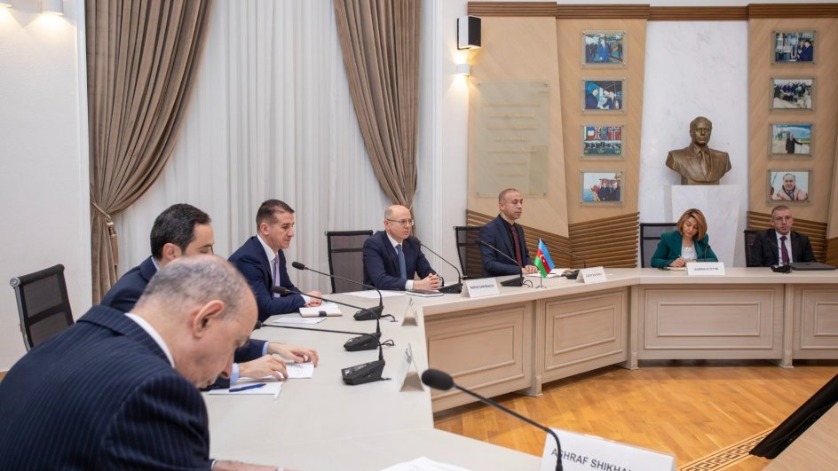 Azerbaijan, Iran discuss electricity exports