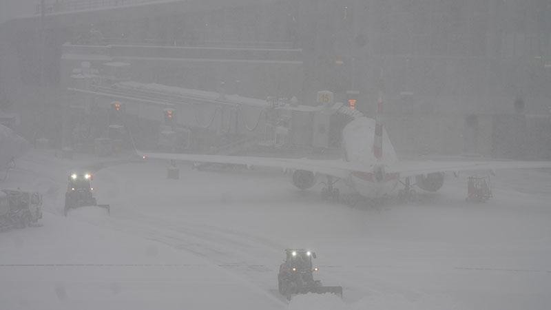 ABD'de yoğun kar yağışı nedeniyle 5 binden fazla uçuş iptal edildi