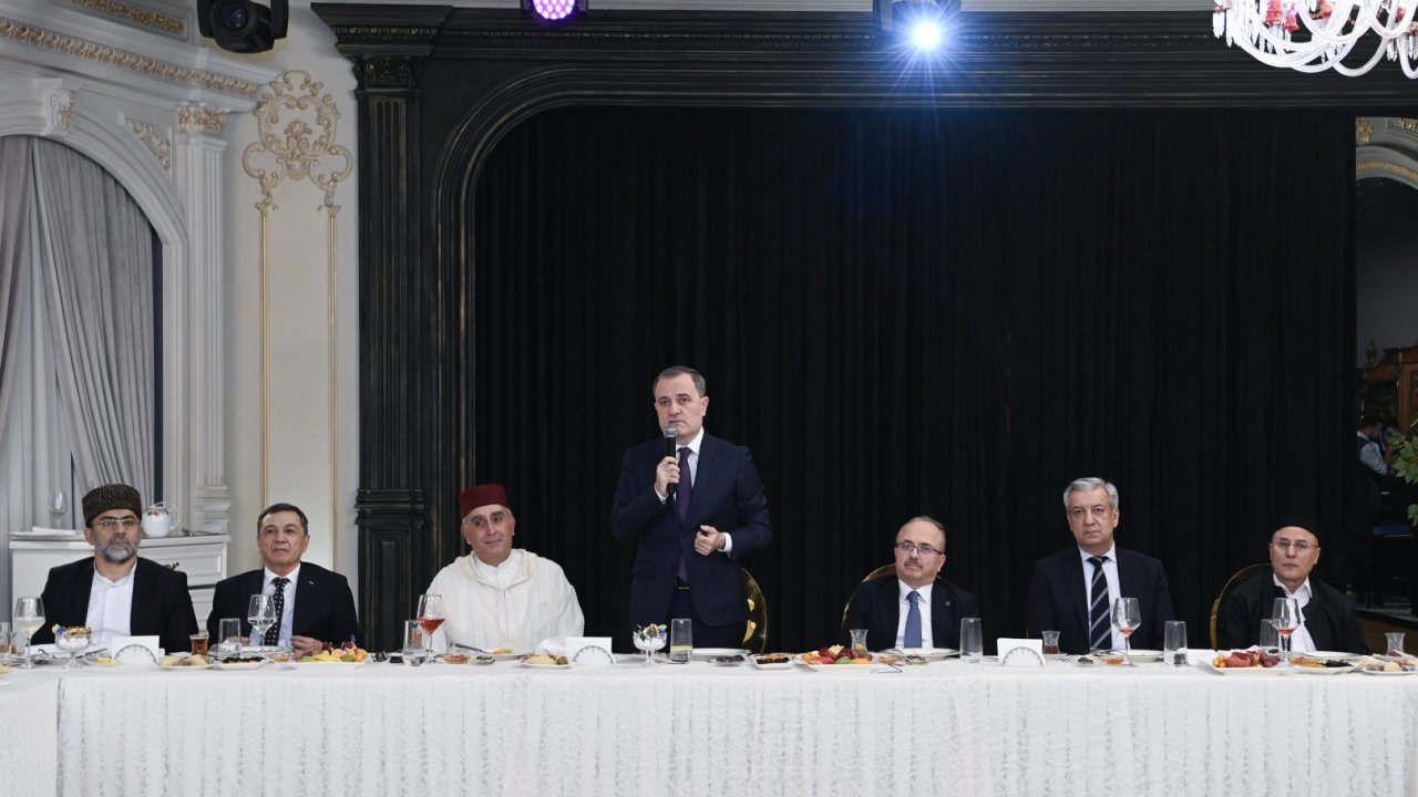 Ceyhun Bayramov Qəzzadakı sülhün vacibliyini vurğuladı