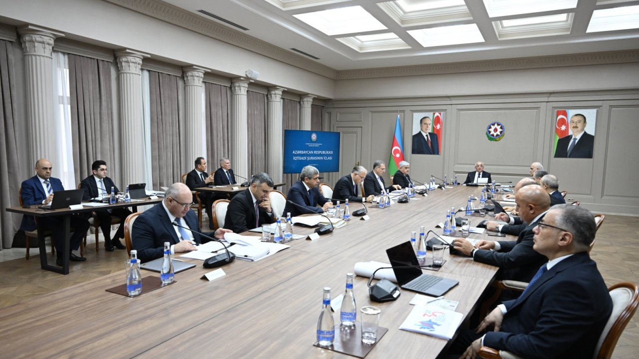 İqtisadi Şuranın növbəti iclası keçirilib