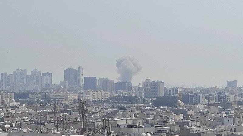 İran, Bahreyn'deki ABD üssünü hedef aldı