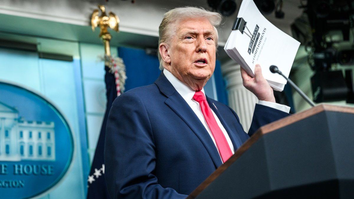 Tramp İrana qarşı əməliyyatların əsas məqsədlərindən birini açıqlayıb