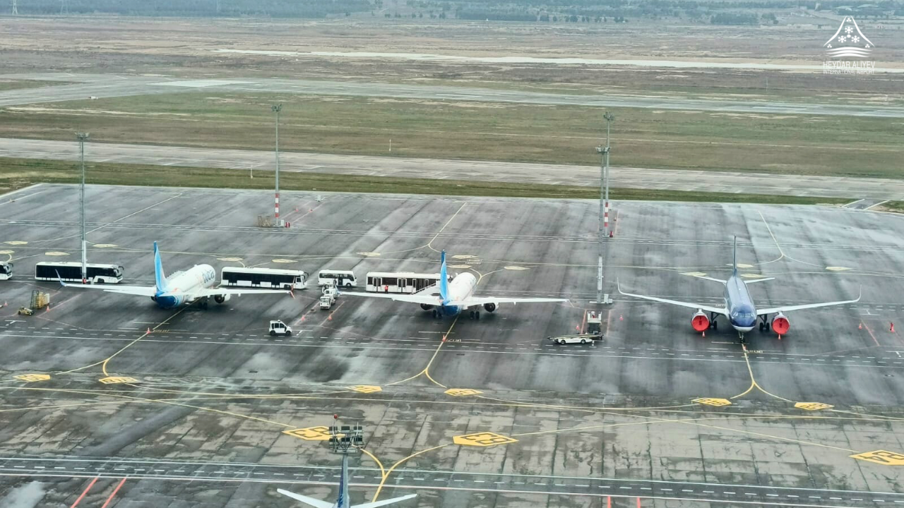 Heydər Əliyev Beynəlxalq Aeroportu iki beynəlxalq reysi ehtiyat hava limanı kimi qəbul edib