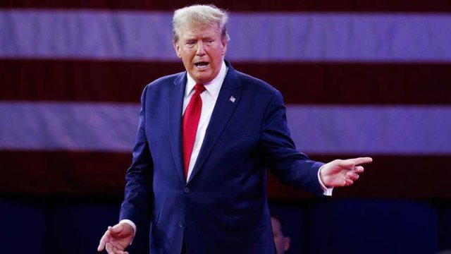 Trump: İran donanmasına ait 9 gemi imha edildi