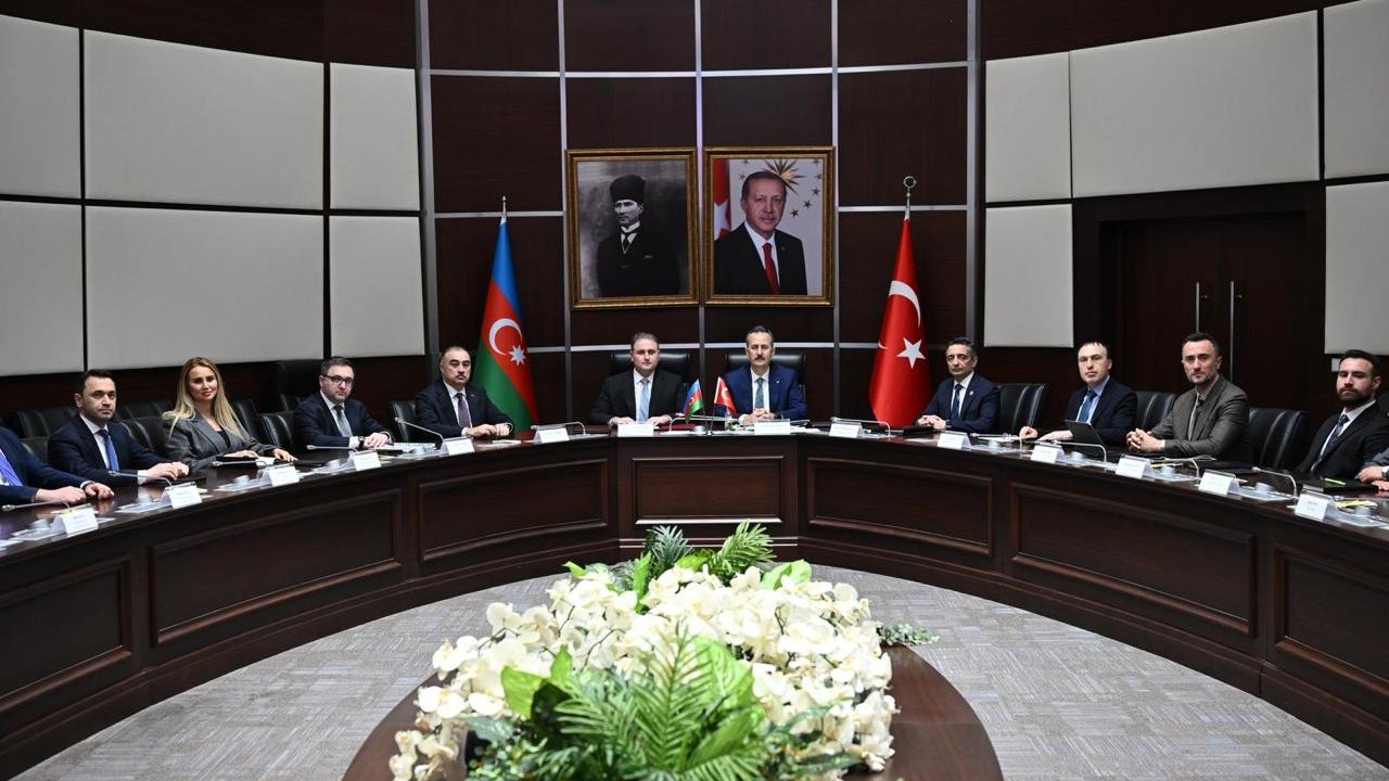 Azərbaycan və Türkiyə arasında müdafiə sistemlərinin tətbiqi və inkişaf etdirilməsi mövzusu müzakirə edilib