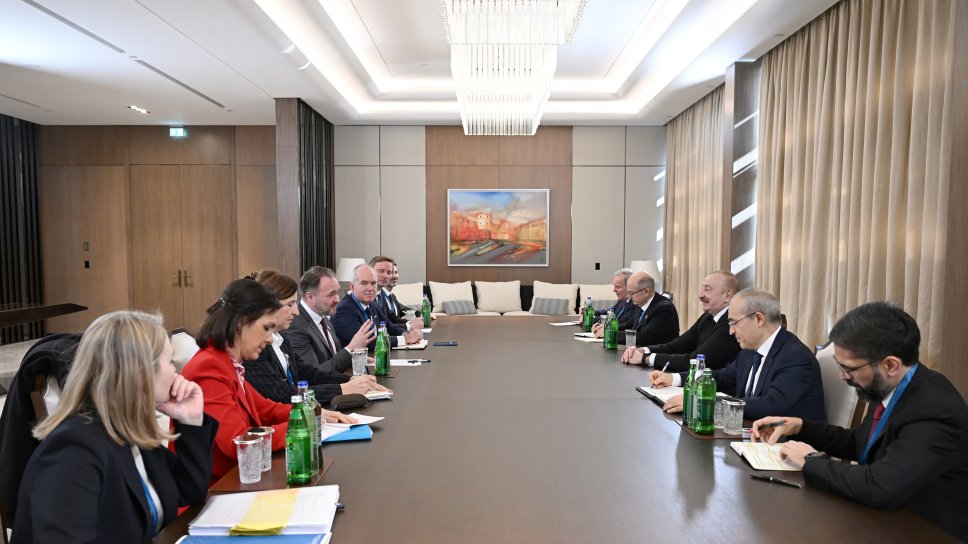 Prezident İlham Əliyev Avropa Komissiyasının enerji və mənzil siyasəti üzrə komissarını qəbul edib