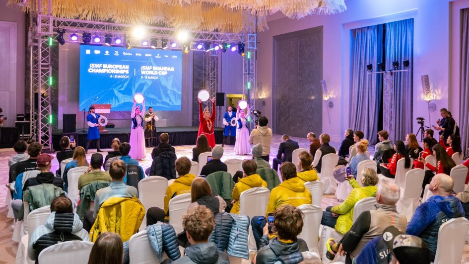 Azərbaycanın ev sahibliyi etdiyi xizək alpinizmi üzrə nüfuzlu yarışlar möhtəşəm mərasimlə açılıb