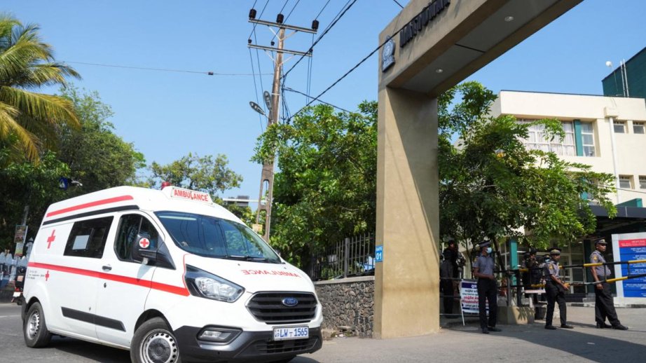 Media: Şri-Lanka sahillərində batan freqatda 87 cəsəd tapılıb