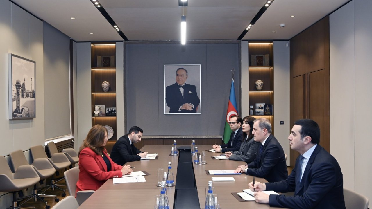 Ceyhun Bayramov Kolumbiya səfiri ilə siyasi dialoqun genişləndirilməsini müzakirə edib