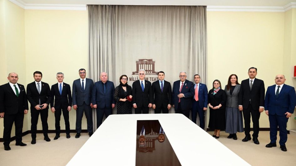 Mədəniyyət naziri Adil Kərimli Türk dünyasının teatr təmsilçiləri ilə görüşüb
