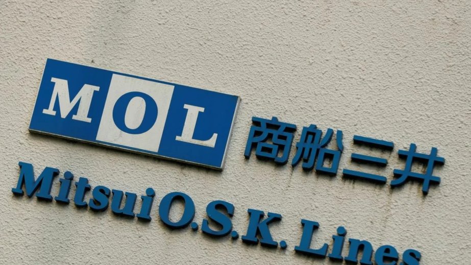 Yaponiyaya məxsus yük gəmisi Körfəzdə atəşə tutulub