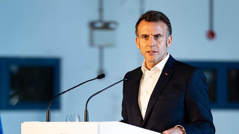 Macron: İsrail, Lübnan'ın egemenliğine saygı göstermeli