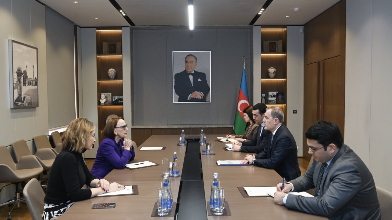 Ceyhun Bayramov BMT nümayəndəsi ilə Yaxın Şərqrdə artan gərginliyi müzakirə edib