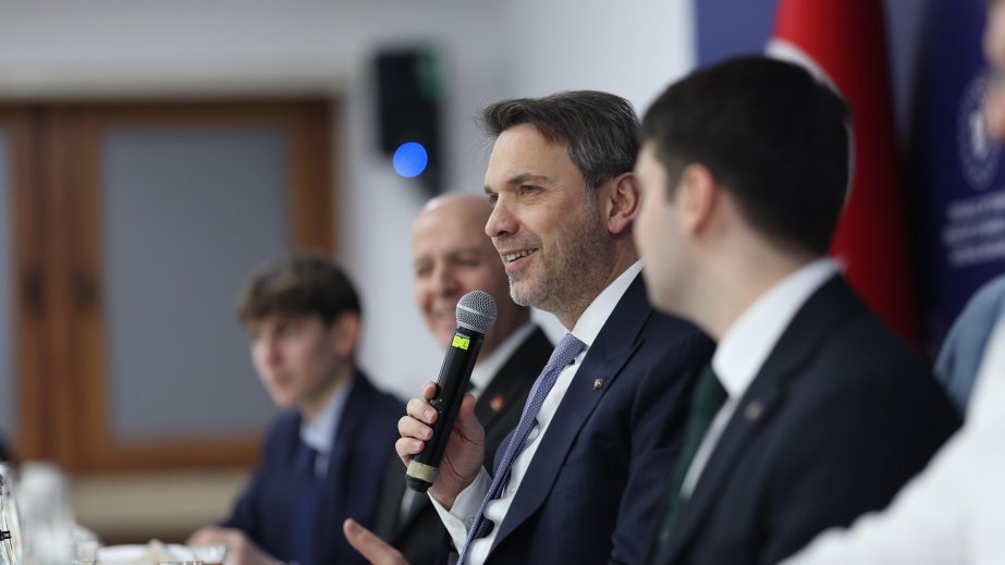 Alparslan Bayraktar: Regiondakı son hadisələr Türkiyənin enerji müstəqilliyinin vacibliyini göstərdi