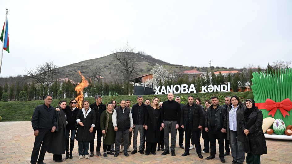 Prezident İlham Əliyev və Birinci xanım Mehriban Əliyeva Xanoba kənd sakinləri ilə səmimi söhbət etdi