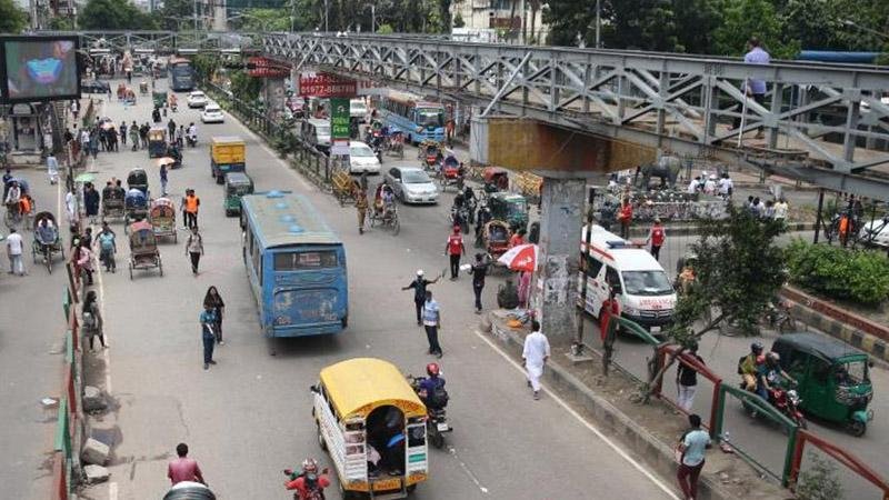 Bangladeş'te otobüs ile tren çarpıştı: 12 ölü, 26 yaralı