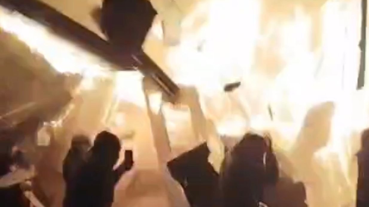 Sumqayıtda tonqal partladı: 10 nəfər yaralanıb (VİDEO)