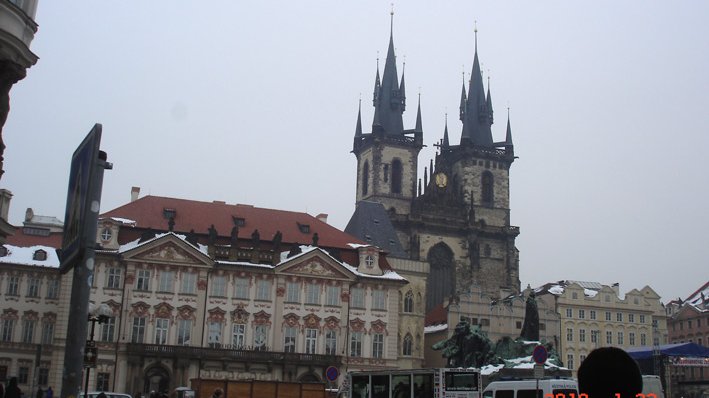 Praqada Rus Evinə "Molotov kokteyli" atdılar