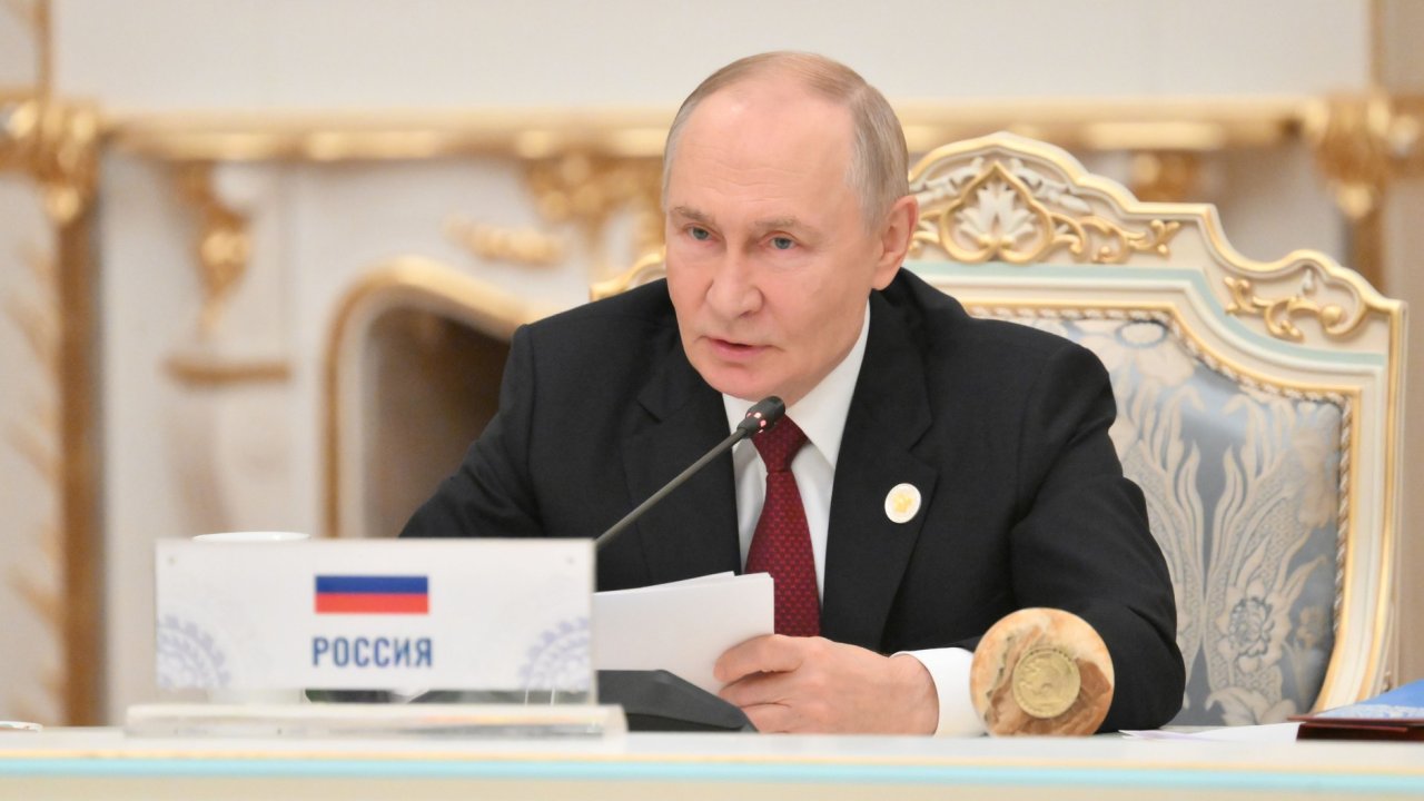 Putin Dərbənddə Azərbaycan teatrının açılışını edib