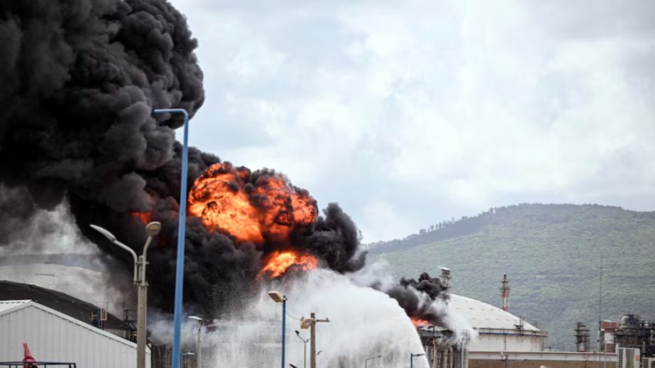 Dubay sahillərində nəhəng neft tankeri İranın hücumuna məruz qalıb